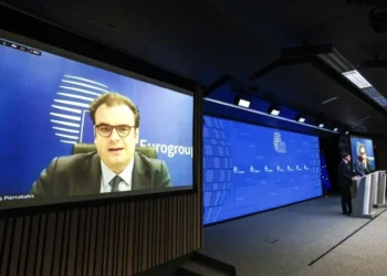 Ρήτρα διαφυγής: «Φρένο» από το Eurogroup – Χωρίς «ομπρέλα» στήριξης η Ευρώπη