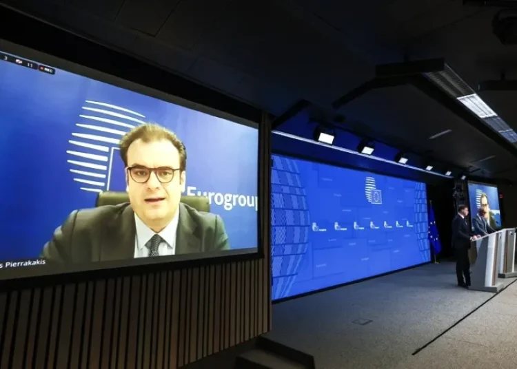 Ρήτρα διαφυγής: «Φρένο» από το Eurogroup – Χωρίς «ομπρέλα» στήριξης η Ευρώπη