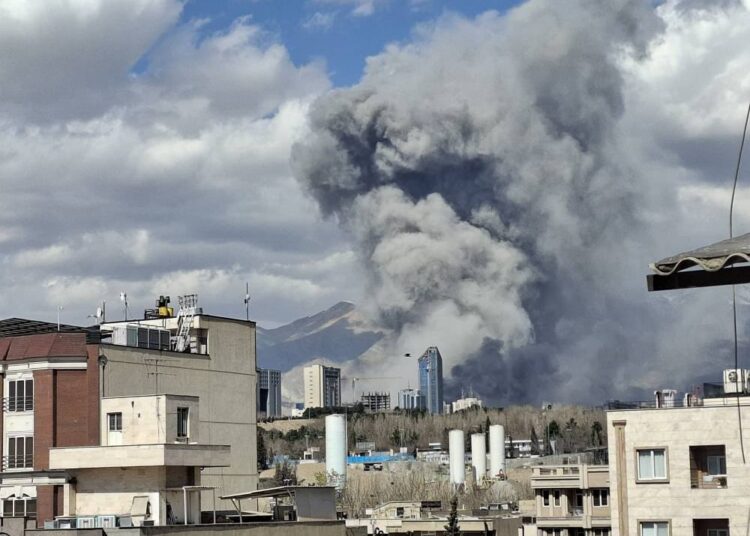 IDF: «Χτυπήσαμε την καρδιά της Τεχεράνης» σε νέες επιθέσεις στο Ιράν