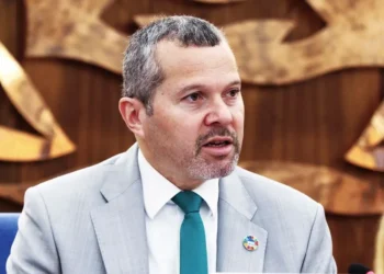 Ο IMO ζητά διάδρομο ασφαλείας στον Κόλπο – 20.000 ναυτικοί εγκλωβισμένοι