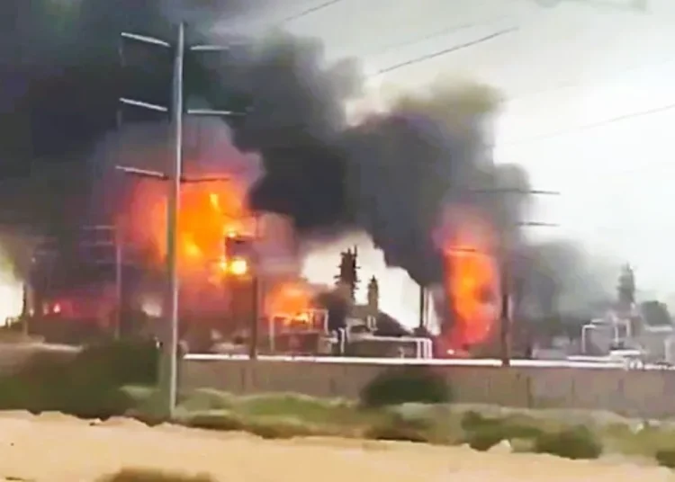 Ιράν: Χτύπημα σε πετροχημικές εγκαταστάσεις στο Νότιο Παρς – Στα $108 το πετρέλαιο