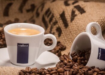 Έως 325 %  αυξήθηκε η τιμή του καφέ από το 2021 έως το 2025 –  Η LAVAZZA βλέπει  το μέλλον  του καφέ  στην κάψουλα