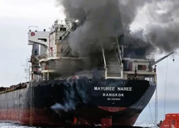 Στενό του Ορμούζ: Τρία εμπορικά πλοία δέχθηκαν επίθεση με πυραυλικά πλήγματα