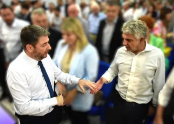 ΠΑΣΟΚ σε νέα κρίση: Η διαγραφή Κωνσταντινόπουλου ανοίγει κύκλο εσωκομματικών συγκρούσεων