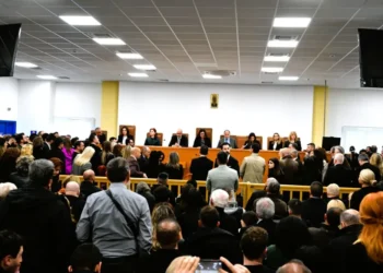 Δίκη Τεμπών: «Στο ύψος των περιστάσεων» καλεί τους δικηγόρους ο πρόεδρος του ΔΣΑ – Ένταση και καταγγελίες για τις συνθήκες