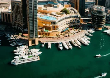 Από το Ντουμπάι μέχρι την Κύπρο: Ο πόλεμος στο Ιράν πλήττει τον παγκόσμιο τουρισμό