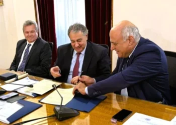 Cluster logistics στον Πειραιά: ΕΒΕΠ και ΠΑΠΕΙ «χτίζουν» κόμβο εφοδιαστικής αλυσίδας με πύλη προς Ινδία