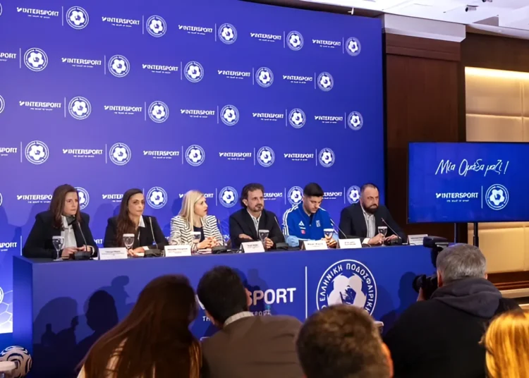 Συνεργασία Intersport και ΕΠΟ: Ξεκινούν πωλήσεις ρούχων με το σήμα της Εθνικής Ομάδας Ποδοσφαίρου
