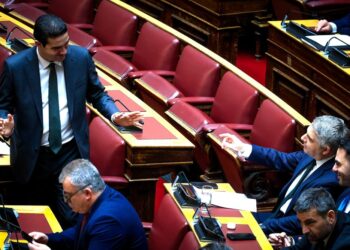 Κωνσταντινόπουλος: Αποχώρηση από τη Βουλή με «πικρά» μηνύματα και απουσίες που συζητήθηκαν
