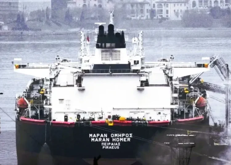Επίθεση σε πετρελαιοφόρο ελληνικής διαχείρισης στη Μαύρη Θάλασσα: Τι αναφέρει η Maran Tankers