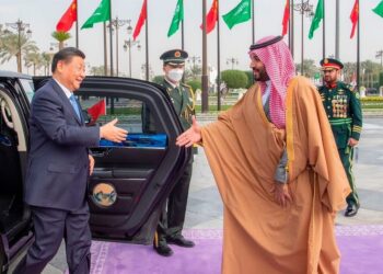 Deutsche Bank – Από το πετροδολάριο στο πετρογουάν: Η μεγάλη νομισματική στροφή στην ενέργεια