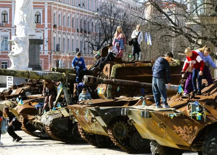 Ουκρανία: Απομακρύνουν τα παιδιά από το Σλοβιάνσκ – Στα 20 χλμ. οι ρωσικές δυνάμεις