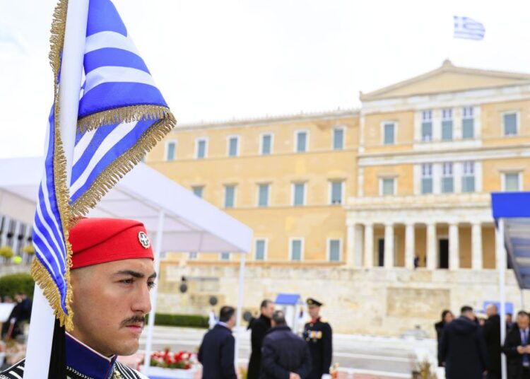 LIVE: Η στρατιωτική παρέλαση της 25ης Μαρτίου στο Σύνταγμα
