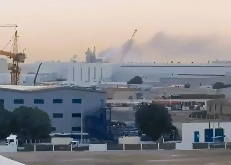 Κόλπος σε συναγερμό: Πυρκαγιά σε υποδομές στη Φουτζάιρα και διακοπή φορτώσεων πετρελαίου