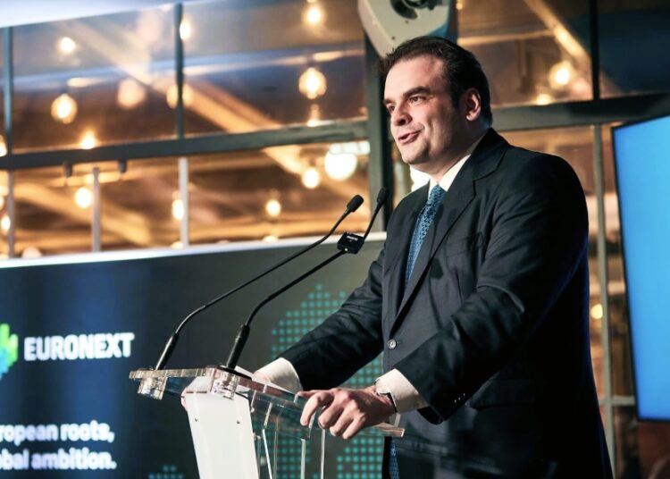 Χρηματιστηριακή ενοποίηση και επενδύσεις: Το νέο αφήγημα Πιερρακάκη για την Ευρώπη από το Παρίσι