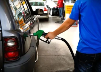 Βενζίνη προς τα €2 στην Αθήνα: Κινητοποιήσεις προαναγγέλλουν οι πρατηριούχοι για το πλαφόν κέρδους