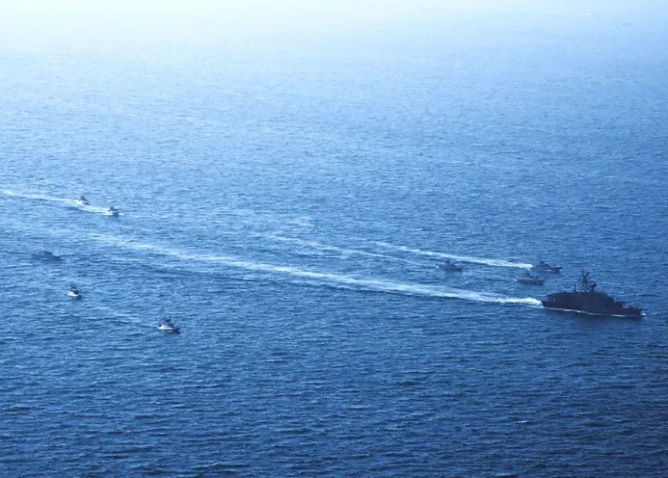 Περσικός Κόλπος: Μαζική αποχώρηση ελληνικών πλοίων – Οι ναυτιλιακές αλλάζουν δρομολόγια