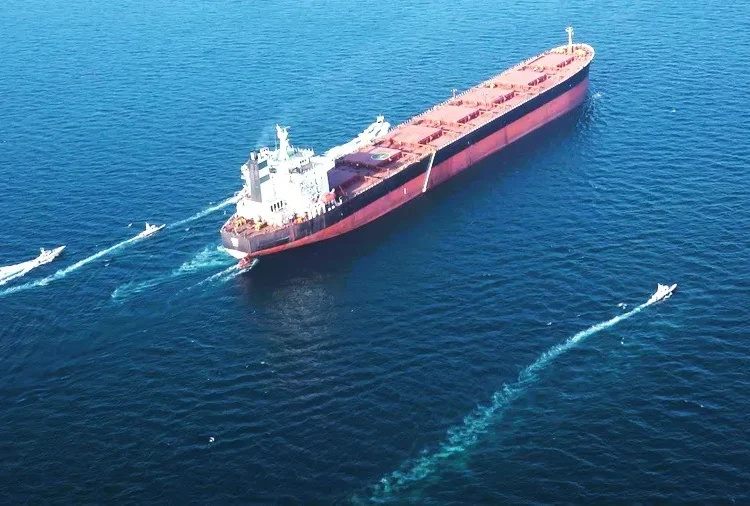 Περσικός Κόλπος: Μαζική αποχώρηση ελληνικών πλοίων – Οι ναυτιλιακές αλλάζουν δρομολόγια