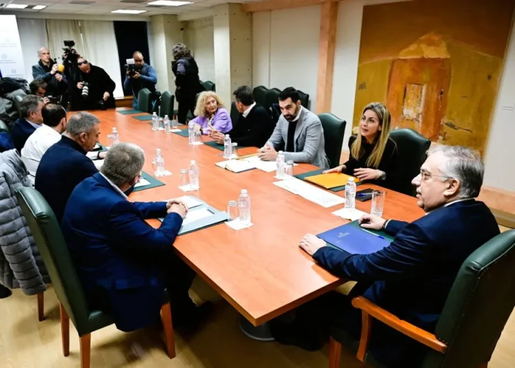 Συμφωνία Θεοδωρικάκου-βενζινοπωλών: «Voucher 3.000€» και τέλος στο πλαφόν – Απομακρύνονται οι κινητοποιήσεις