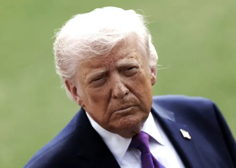 Ο Τραμπ εγκαταλείπει το αφήγημα της αμερικανικής ισχύος: Έκκληση για διεθνή ναυτική «ασπίδα» στα Στενά του Ορμούζ