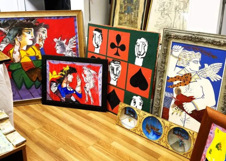 Υπόθεση Τσαγκαράκη: Από ανώνυμη καταγγελία η έρευνα – Πάνω από 300 έργα στο μικροσκόπιο (φωτό)