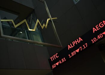 Χρηματιστήριο: Ο πόλεμος… αδειάζει την αποθήκη των αποδόσεων – Έκρηξη αβεβαιότητας από το άλμα στο πετρέλαιο