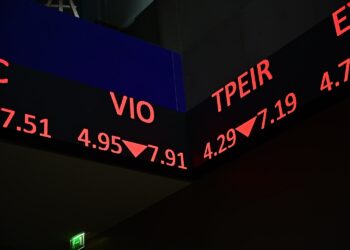 Χρηματιστήριο: Ο πόλεμος… αδειάζει την αποθήκη των αποδόσεων – Έκρηξη αβεβαιότητας από το άλμα στο πετρέλαιο