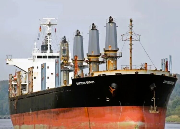 Ορμούζ: Ξεκίνησε δειλά η ναυσιπλοΐα – Πέρασαν τα πρώτα πλοία το κρίσιμο πέρασμα