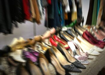 Secondhand μόδα: Από λύση ανάγκης σε βασικό πυλώνα της αγοράς ένδυσης