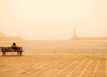 Καιρός: Αφρικανική σκόνη, βροχές και ενισχυμένοι άνεμοι την Τρίτη του Πάσχα