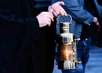 Άγιο Φως: Από τα Ιεροσόλυμα στην Αθήνα – Στις 18:30 η άφιξη στο «Ελ. Βενιζέλος» με δρακόντεια μέτρα