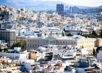 Ακίνητα στην Αθήνα: «Ψαλίδα» έως -14% στις τιμές και περιθώρια παζαριών στις ακριβές περιοχές
