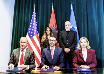 AKTOR: Deal-μαμούθ €6 δισ. για LNG με την Αλβανία – Στο τραπέζι ενεργειακός κόμβος 380 MW