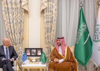 Μήνυμα ισχύος από Δένδια στη Σαουδική Αραβία: Ενίσχυση άμυνας και διεθνών συμμαχιών