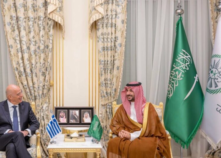 Μήνυμα ισχύος από Δένδια στη Σαουδική Αραβία: Ενίσχυση άμυνας και διεθνών συμμαχιών