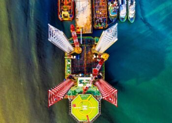 Ράλι στον χρυσό μετά την παρέμβαση Τραμπ: Πτώση πετρελαίου και «ανάσα» για πληθωρισμό