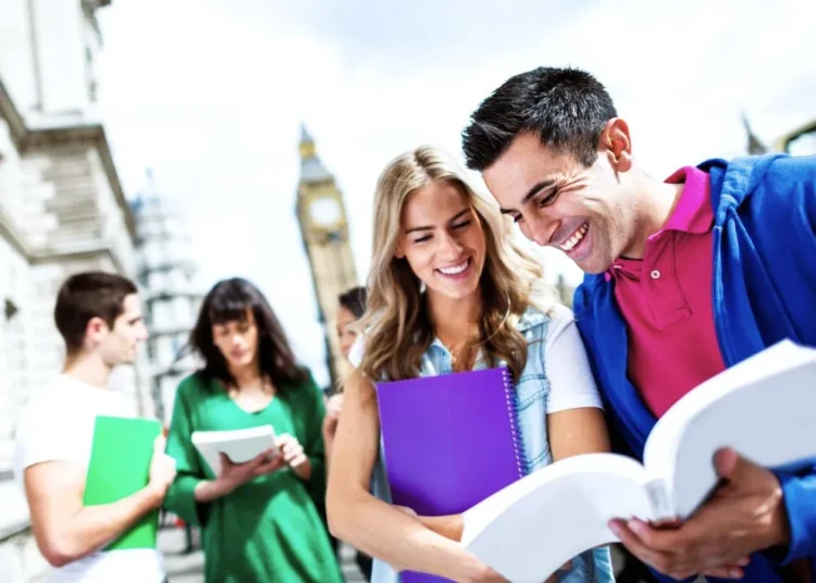 Το Ηνωμένο Βασίλειο ξανά στο Erasmus σε μια κίνηση επαναπροσέγγισης με την ΕΕ