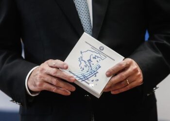 Προϋπολογισμός: Ισχυρή υπεραπόδοση στα έσοδα και «ανάσα» από τους ΕΦΚ