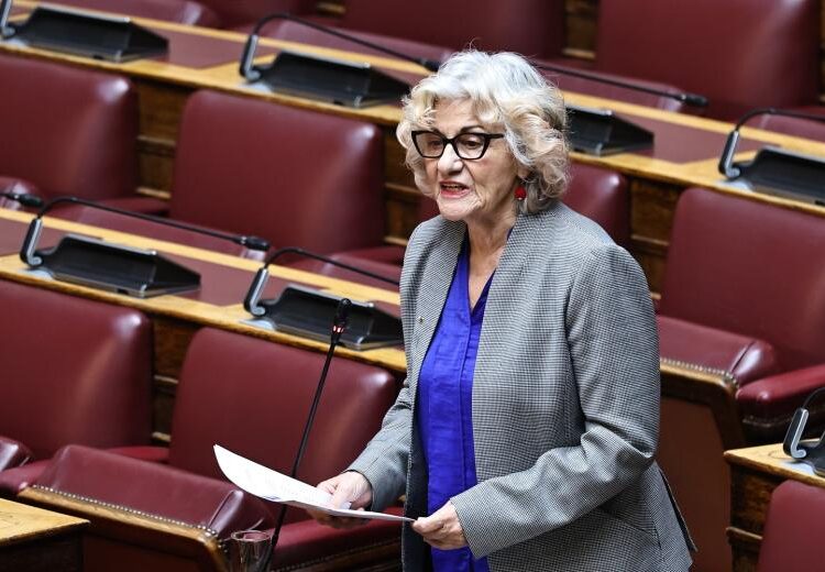 Πέθανε ο Βασίλης Ρίζος, γιος της Θεανώς Φωτίου, σε ηλικία 48 ετών