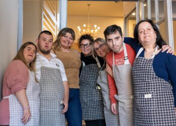 Θριάσιο: Πρωτοποριακό καφενείο απασχολεί άτομα με νοητική αναπηρία με στήριξη της Helleniq Energy