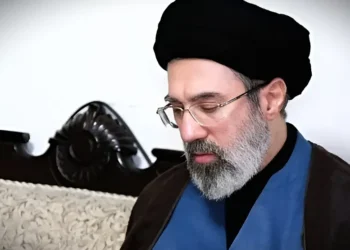 Ιράν: Σοβαρά τραυματισμένος ο Μοτζταμπά Χαμενεΐ – Ποιος κυβερνά πραγματικά;