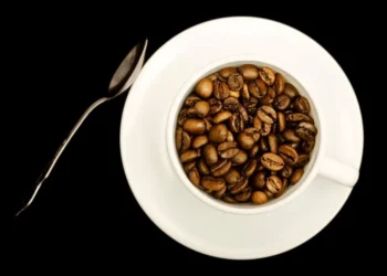 Καφές Robusta: Ράλι τιμών λόγω ξηρασίας στο Βιετνάμ – «Καμπανάκι» για τα αποθέματα