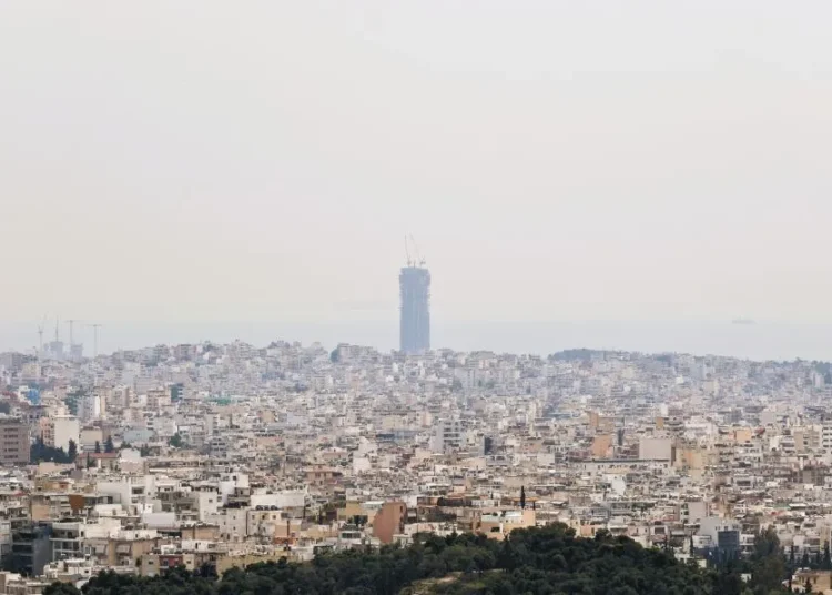 Καιρός: «Σκηνικό άνοιξης με παγίδες» – Τοπικές βροχές, 7 μποφόρ και θερμοκρασίες έως 23°C