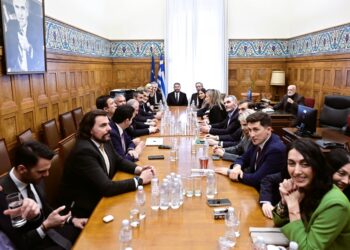 ΚΟ ΠΑΣΟΚ: «Σφίγγει τον κλοιό» στη ΝΔ με αιχμή την άρση ασυλίας – Στο τραπέζι εκλογές και «δεδηλωμένη»