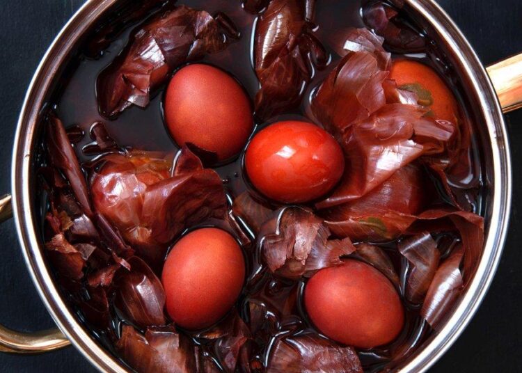 Μεγάλη Πέμπτη στη Θεσσαλία: Αυγά, τάματα και μοιρολόγια – Η ζωντανή παράδοση του κάμπου