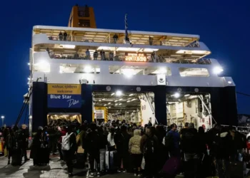 Έξοδος Πάσχα 2026: «Βουλιάζει» ο Πειραιάς – Πάνω από 20.000 επιβάτες σε μία ημέρα