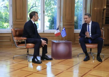 Στο Μέγαρο Μαξίμου ο Εμανουέλ Μακρόν – Υπογραφή νέας αμυντικής συμφωνίας