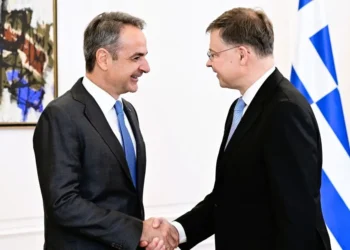 Ευρωπαϊκό «μπράβο» στην Αθήνα: Πλεονάσματα, επενδύσεις και το μεγάλο στοίχημα του 1,18 δισ.