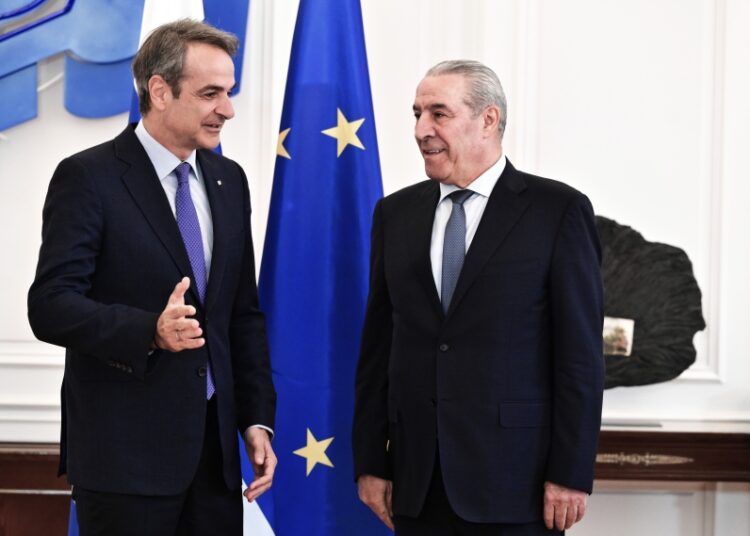 Ο Κυριάκος Μητσοτάκης με τον αντιπρόεδρο της Παλαιστινιακής Αρχής Χουσεΐν αλ-Σέιχ