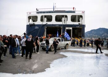 «Έκρηξη» αγανάκτησης από κτηνοτρόφους της Λέσβου: Μπλόκο στο λιμάνι για ζημιές άνω των €9 εκατ.